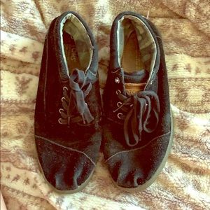 Men’s velvet lace up toms
